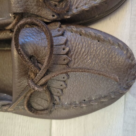 Minnetonka Moosehide Kilty Moccasin Brown Leather Slip-On Loafers Size 8 - Picture 4 of 5